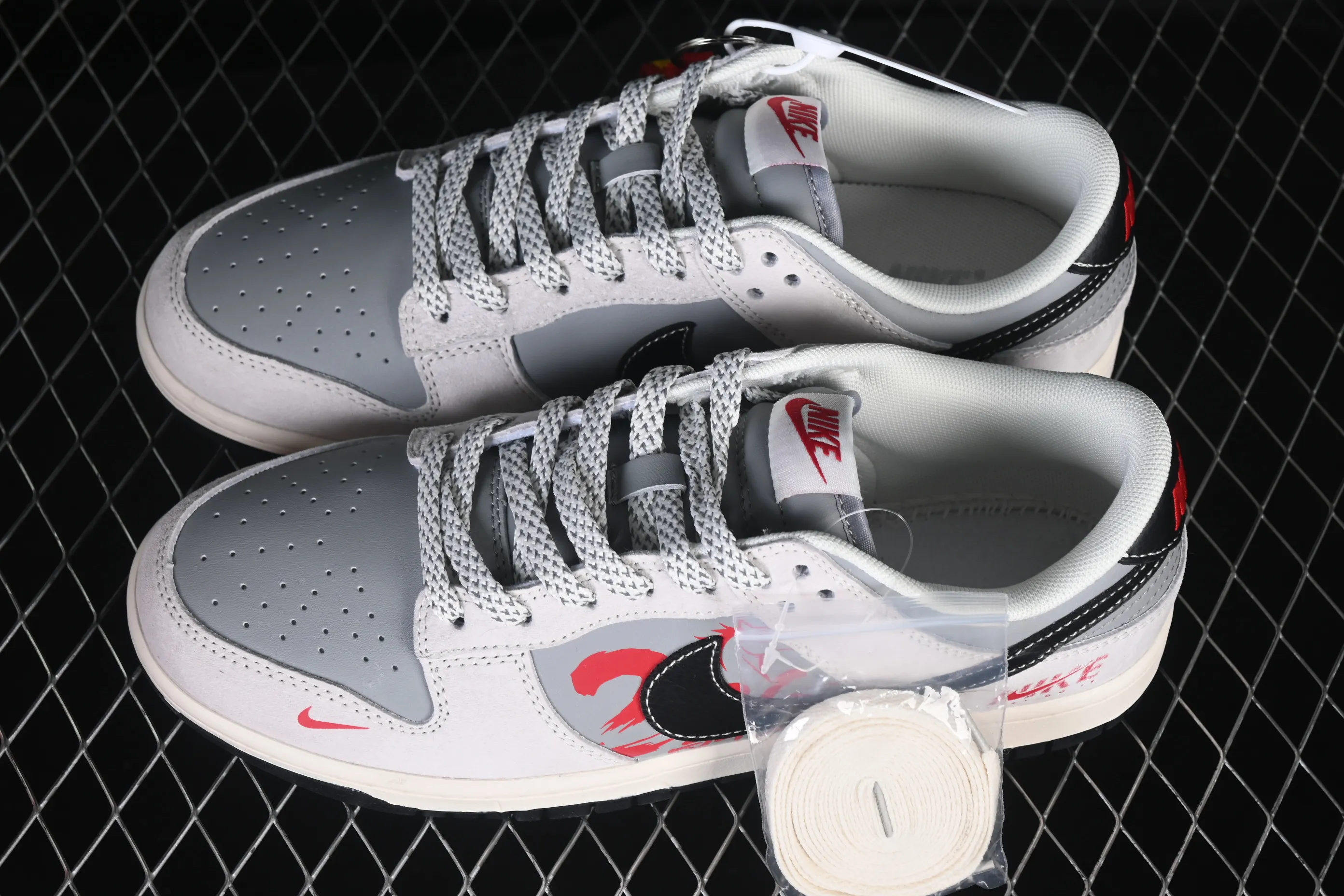All categories Nk SB Dunk Series Nk SB Dunk Low High-end customized low-top sneakers Nike SB Dunk Low Limited to the Year of the Horse Good luck in the Year of the Horse Anniversary high-end customized low-top casual sneakers JP2026-111